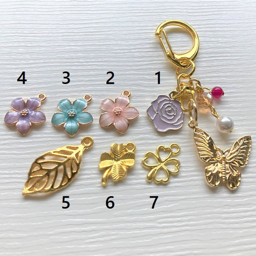 薔薇と蝶のハートチャーム キーホルダー