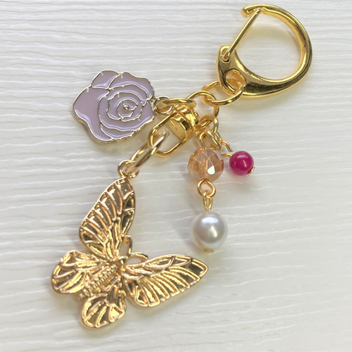 薔薇と蝶のハートチャーム キーホルダー