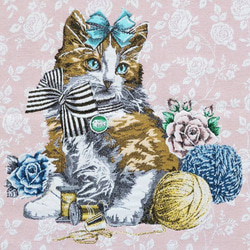 新柄入荷！このまま飾ってもお洒落！『ジャガード織　リボンを付けた猫　ローズ柄ピンク地』～パネル　45㎝×45cm～ 7枚目の画像