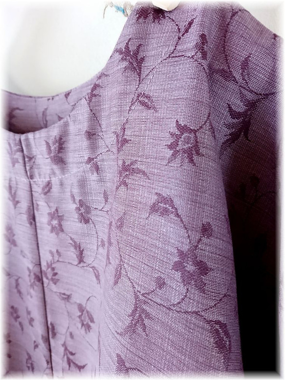 着物リメイク　コクーンワンピース　半袖チュニック　ラベンダー　京紫　　花柄　コサージュ付 7枚目の画像