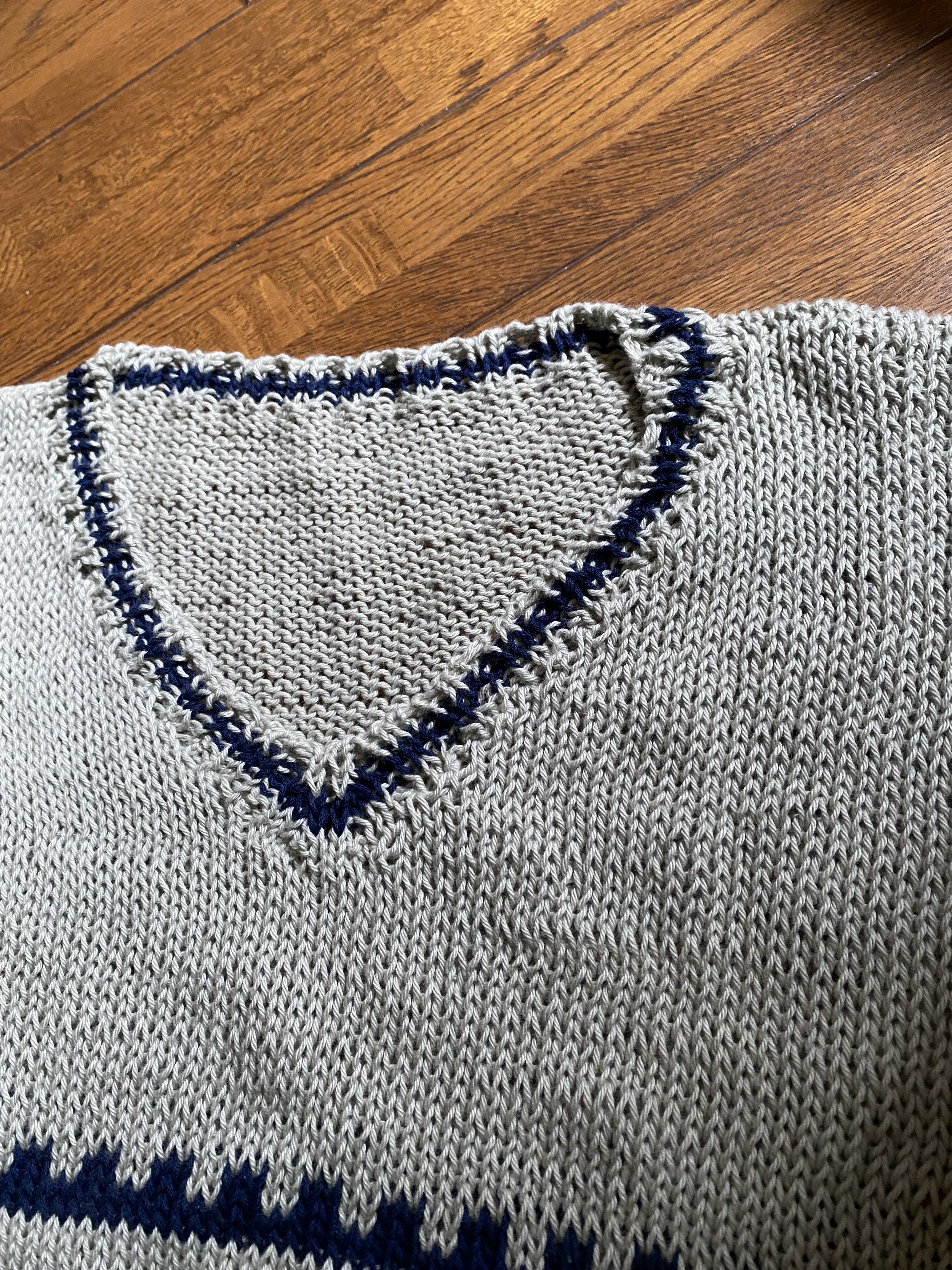 若草色のサマーセーター