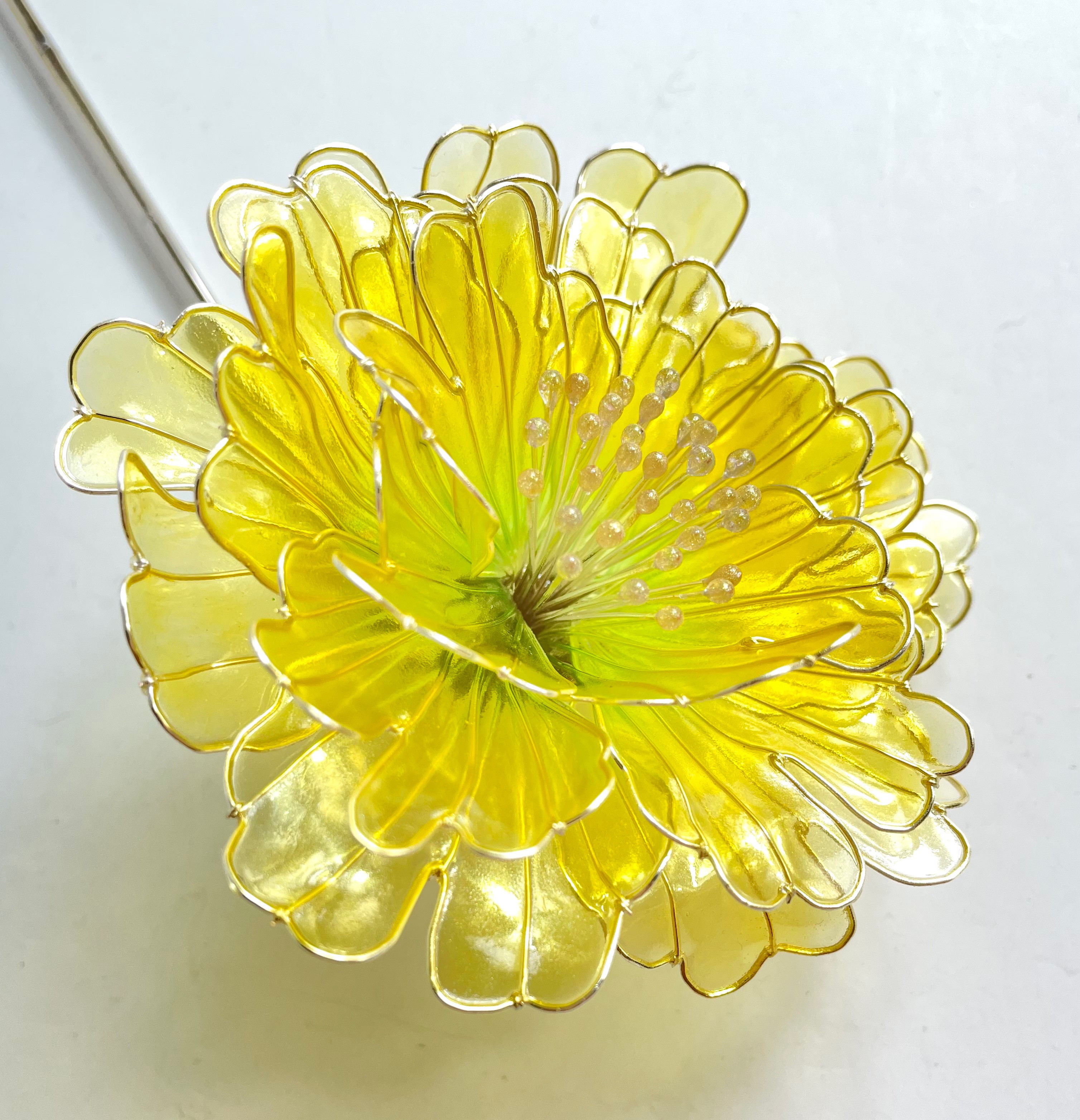 レモンイエローの牡丹のかんざし