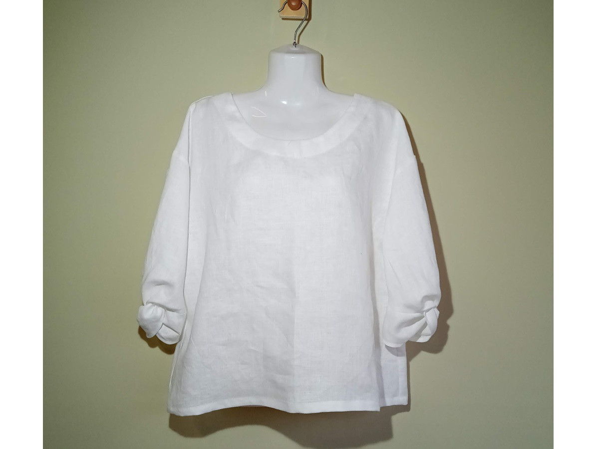 カラーリネン◇ツイストブラウス　六分袖◆オフホワイト◆フリーサイズ（中厚、リネン100％）