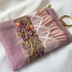 インド刺繍 リボン ファスナーポーチ カラビナ付き レース×ピンク 2枚目の画像