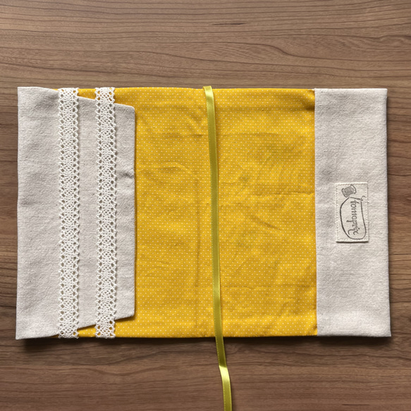 単行本サイズ・カモミール刺繍のブックカバー 4枚目の画像