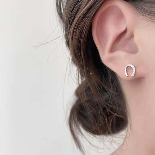 ピアス ホースシュー ジルコニアス タッドピアス 馬蹄 シルバー ピアス ホースシュー ジルコニアス タッドピアス 馬蹄 シルバー