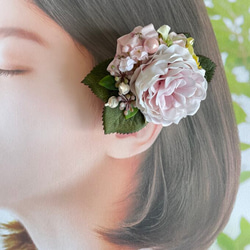 小さなピンクの薔薇のヘアクリップ　結婚式　ウェディング　お出掛け　発表会　ヘアクリップ　髪飾り　フォーマル　七五三 1枚目の画像