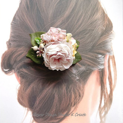 小さなピンクの薔薇のヘアクリップ　結婚式　ウェディング　お出掛け　発表会　ヘアクリップ　髪飾り　フォーマル　七五三 2枚目の画像