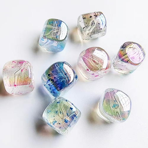 4個】縦穴 サイコロ型 ラメ入り クリア 水晶 パーツ ハンドメイド