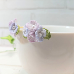 小さな紫陽花のピアス 2枚目の画像
