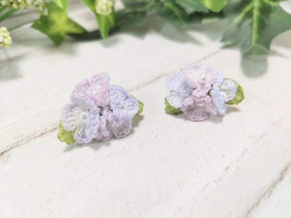 小さな紫陽花のピアス 1枚目の画像