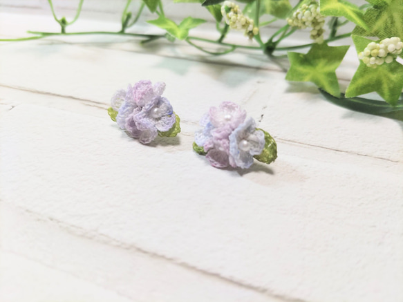 小さな紫陽花のピアス 6枚目の画像