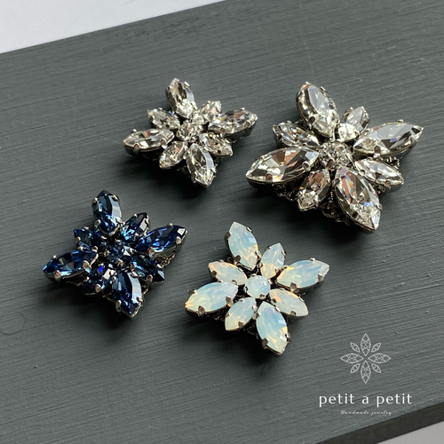 スワロフスキー®ブローチ clématite (L) Indigo ギフトボックス