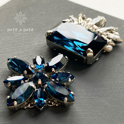 スワロフスキー®ブローチ clématite (L) Indigo ギフトボックス
