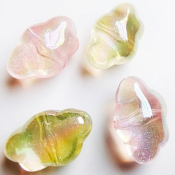 【4個】縦穴 凸凹　ラメ入り　クリア　水晶　パーツ　ハンドメイド　ビーズ　材料　DIY 1枚目の画像