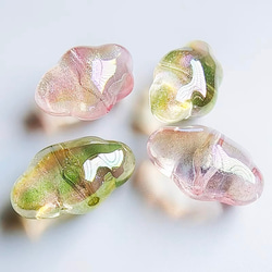 【4個】縦穴 凸凹　ラメ入り　クリア　水晶　パーツ　ハンドメイド　ビーズ　材料　DIY 2枚目の画像