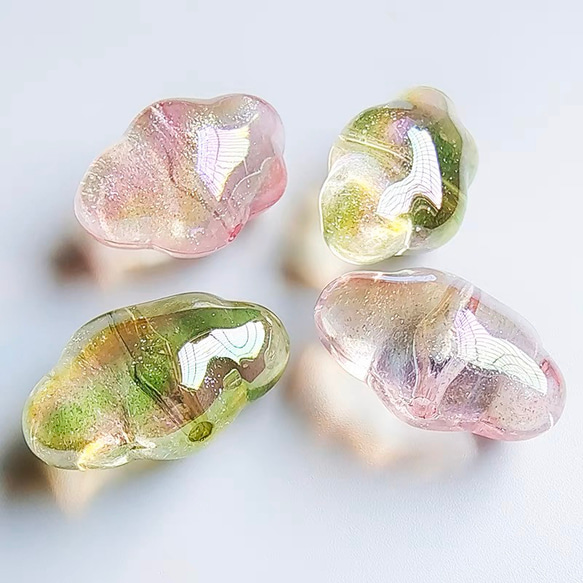 【4個】縦穴 凸凹　ラメ入り　クリア　水晶　パーツ　ハンドメイド　ビーズ　材料　DIY 2枚目の画像