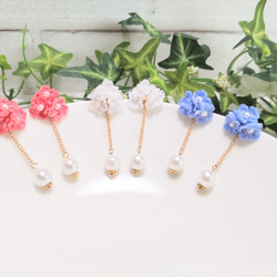 小さな小花のピアス・ブルー 8枚目の画像