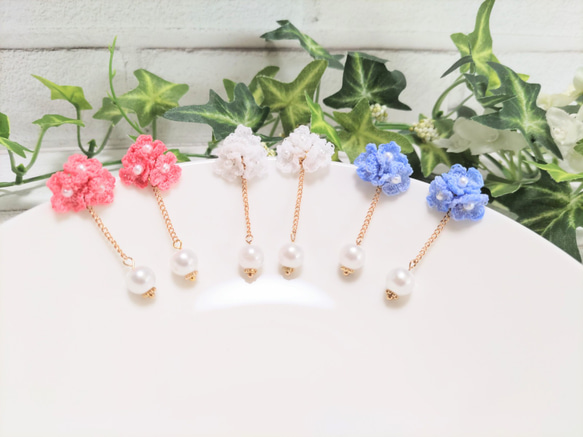 小さな小花のピアス・ブルー 8枚目の画像