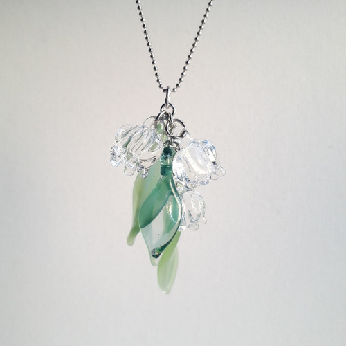 【希少】Lalique ペンダント　すずらん　グリーン　ロング 光の小花 月光 すずらん (小) ロングネックレス ガラス お箱入り