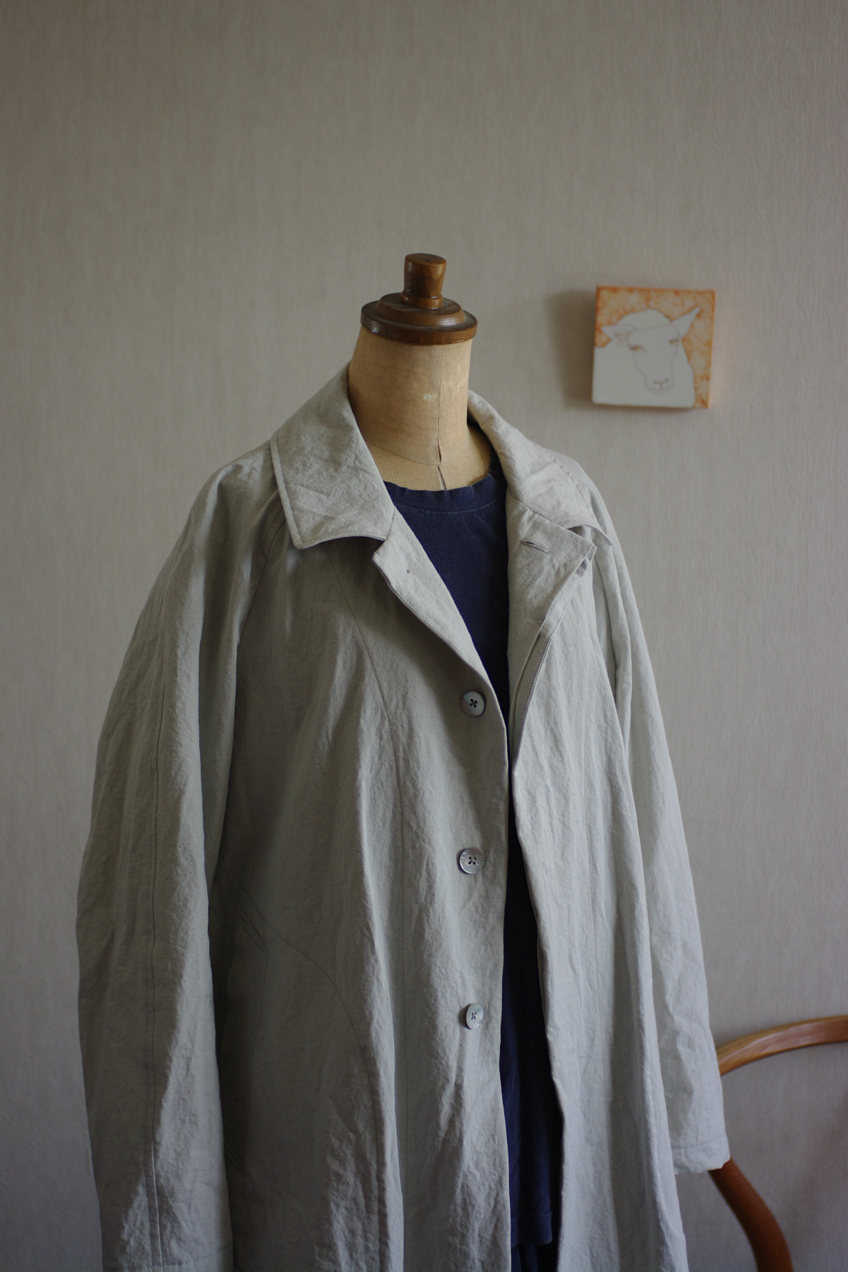 アイスブルー色コート丈93