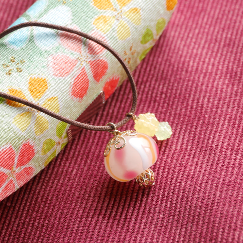 とんぼ玉]手まり飴とこんぺいとうのネックレス＊もも色 ガラス あめ玉