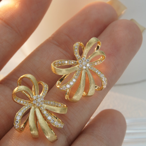 天然ダイヤモンド　k18 ピアス k18 トライアングル 天然ダイヤモンドピアス 0.24ct イエロー