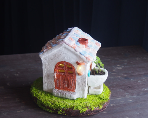 伊豆石で作った森の家をイメージしたランプシェードです。 0cc5c1bc5c24c4cb619559c9068e3f