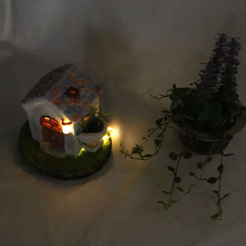 陶土ランプシェード『植物の育つ家』（Lh002）は窯元やす波窯の石塑