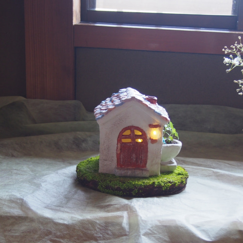 伊豆石で作った森の家をイメージしたランプシェードです。 伊豆石で作った森の家をイメージしたランプシェードです。 伊豆石