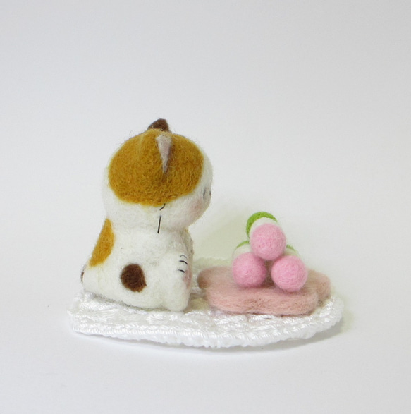 羊毛フェルト　三毛猫　猫　お花見　三色だんご　桜　ギフト 2枚目の画像