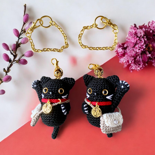 あみぐるみの招き猫【左手】黒猫（キーホルダー/バッグチャーム