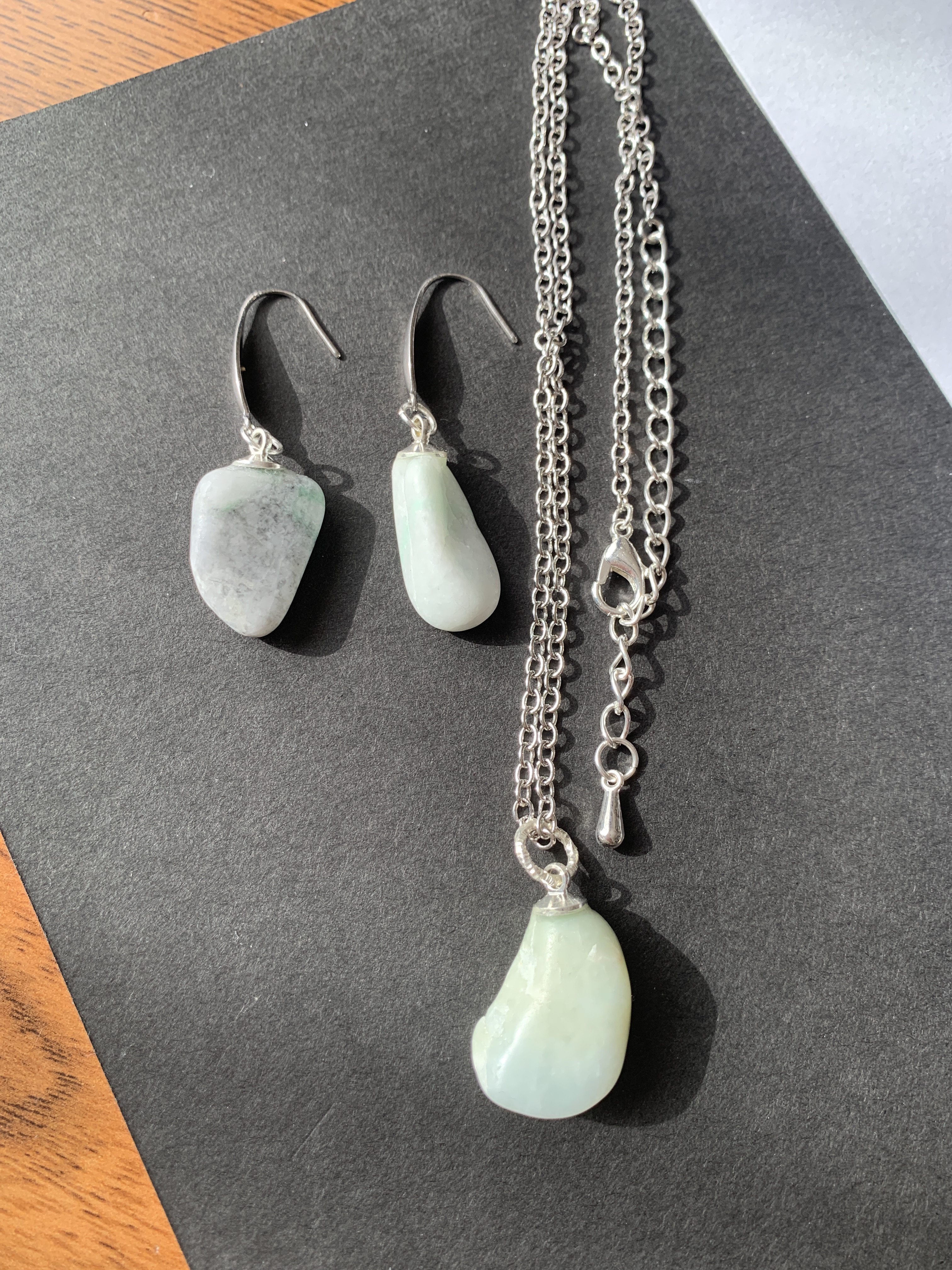 224.天然石糸魚川翡翠チャームとピアスセット！