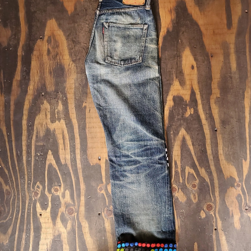 パッチワーク アレンジ でオシャレに リメイク デニムパンツ