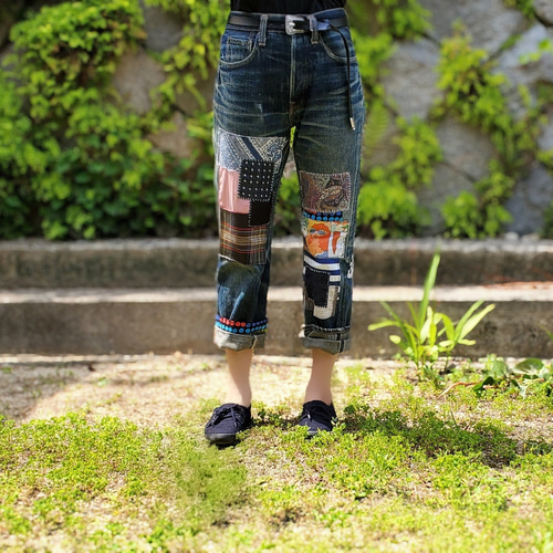 パッチワーク アレンジ でオシャレに リメイク デニムパンツ