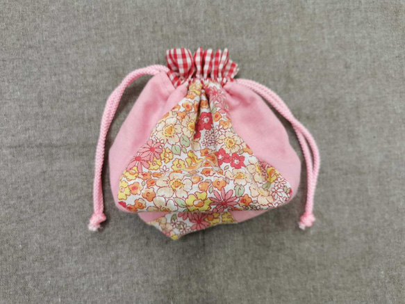 【ハンドメイド】　小さめ　巾着袋（花柄） 3枚目の画像