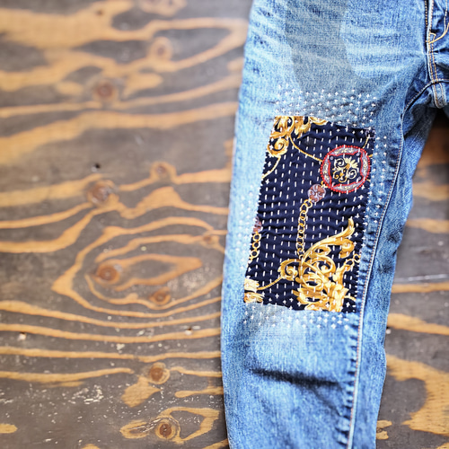 スカーフ柄 刺し子 パッチワーク リメイク USED デニムパンツ 赤
