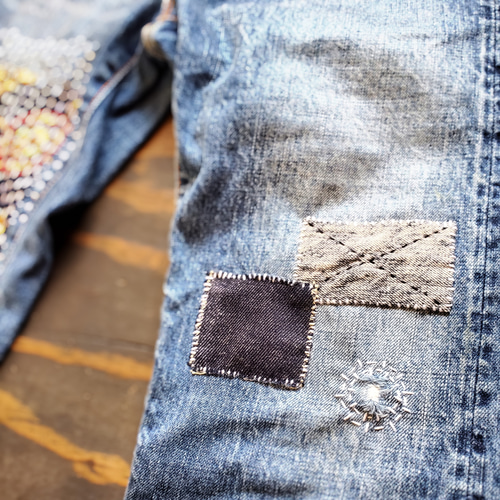 スカーフ柄 刺し子 パッチワーク リメイク USED デニムパンツ 赤