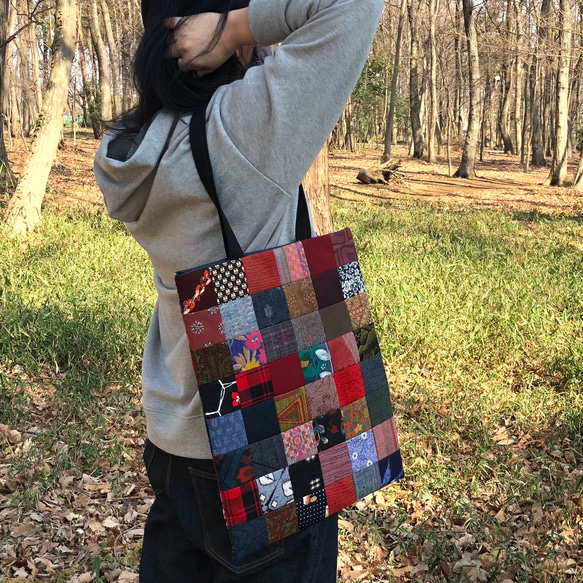 バラ一杯のショルダーバック　パッチワークバック ZARA パッチワークショルダーバッグ おしゃれ アイテム (ZARA