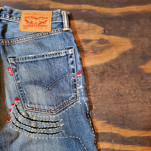 手 刺繍 リメイク ハンドメイド 刺し子 USED デニムパンツ Levi's502