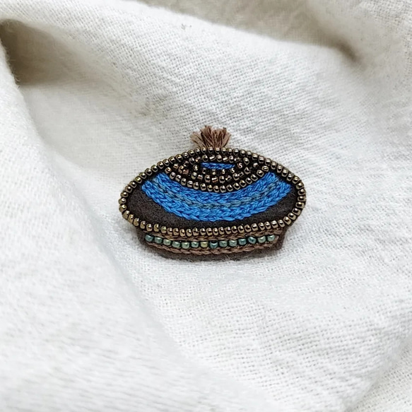 ベレー帽＊ビーズ刺繍ブローチ【C-2321】 6枚目の画像