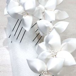 シルクの白ユリ華やかＵピン7本セット・花嫁・成人式つまみ髪飾り 3枚目の画像