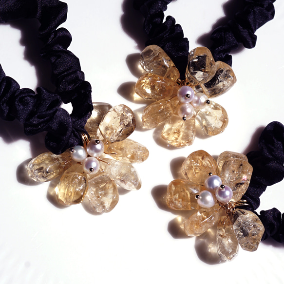 シトリンと真珠によるマリーゴールドのシュシュヘアゴム　～Marigold 9枚目の画像