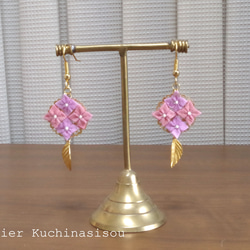 [Tsumami Crafts] [手工染色] 繡球花和樹葉吊飾耳環（粉紅色/紫色） 第4張的照片