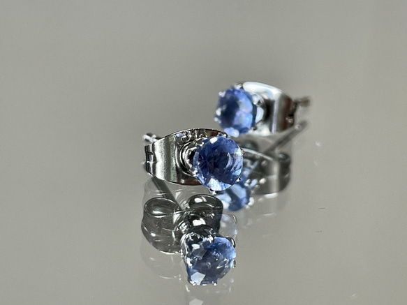 希少！カラーチェンジフローライトのスタッドピアス　サージカルステンレス316L 8枚目の画像