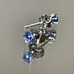 希少！カラーチェンジフローライトのスタッドピアス　サージカルステンレス316L 7枚目の画像