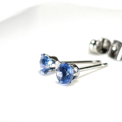 希少！カラーチェンジフローライトのスタッドピアス　サージカルステンレス316L 6枚目の画像