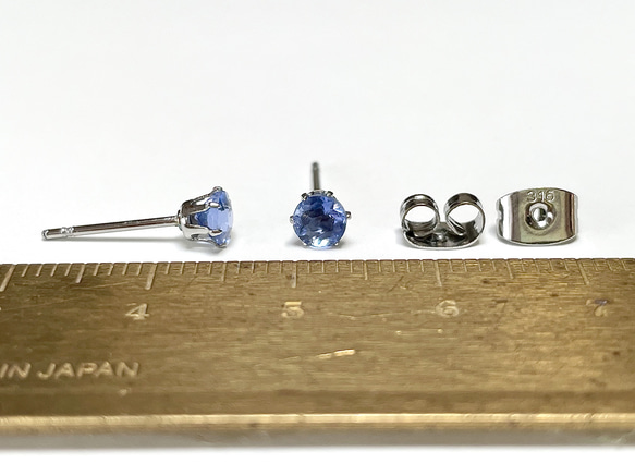 希少！カラーチェンジフローライトのスタッドピアス　サージカルステンレス316L 12枚目の画像