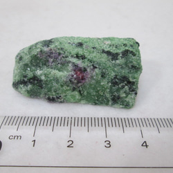 天然石　原石　ルビーインゾイサイト　２８ｇ 　 6枚目の画像