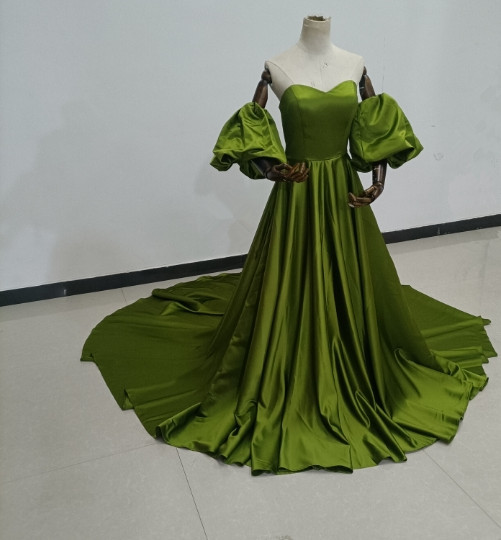 ウエディングドレス グリーン ベアトップ 取り外し袖 ファスナー 2次会  